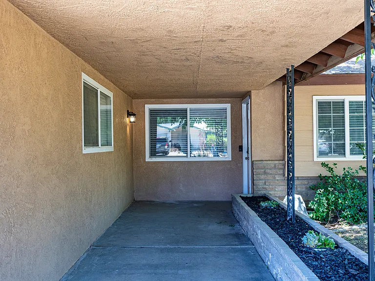 208 S Greenlawn St — Photo 6