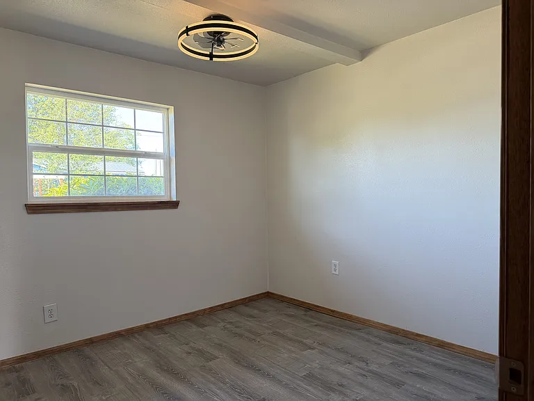 304 Oak St — Photo 21