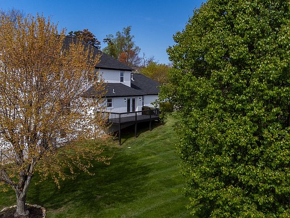 4th image of 2975 Amesbury Dr