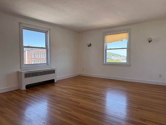 5th image of 31 Chestnut St APT 6