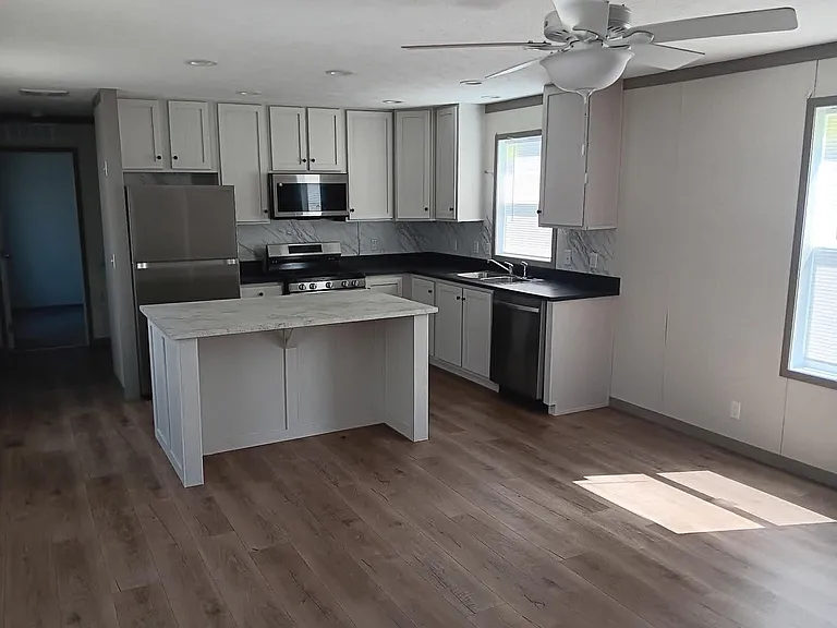 9910 Geraldine St — Photo 14