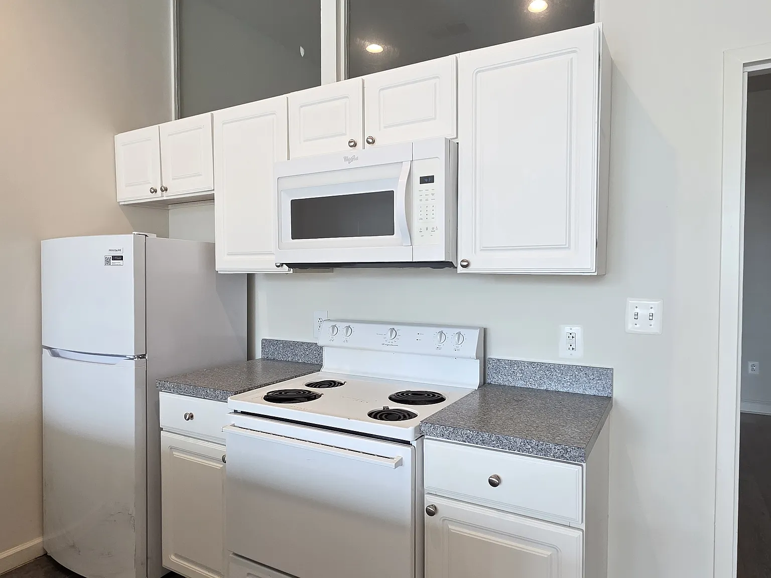 2 bed, 1196 sqft, $2,695 — Photo 3