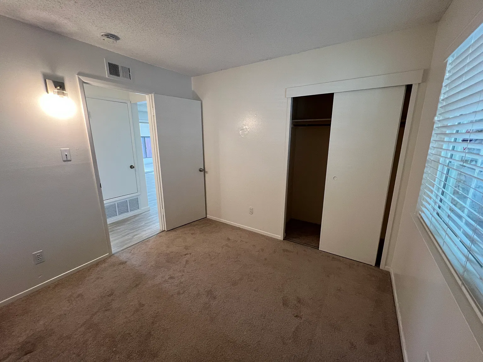 4 bed, 1248 sqft, $4,000 — Photo 3