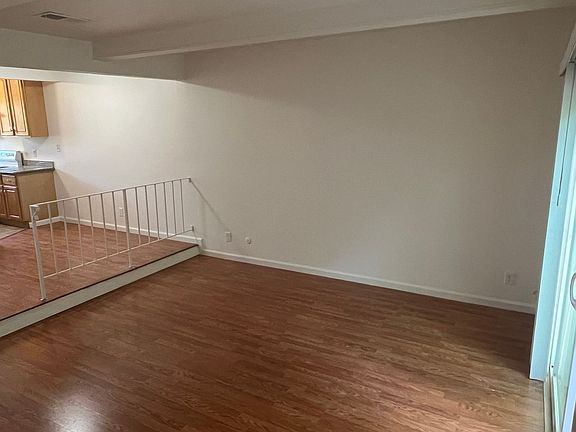 3rd image of 132 Rainbow Ct