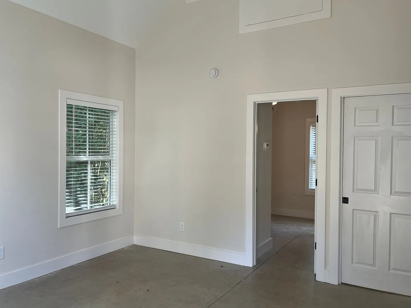 Brand-New 1-Bedroom Single family Home Near Downtown LaGrange! — Photo 3