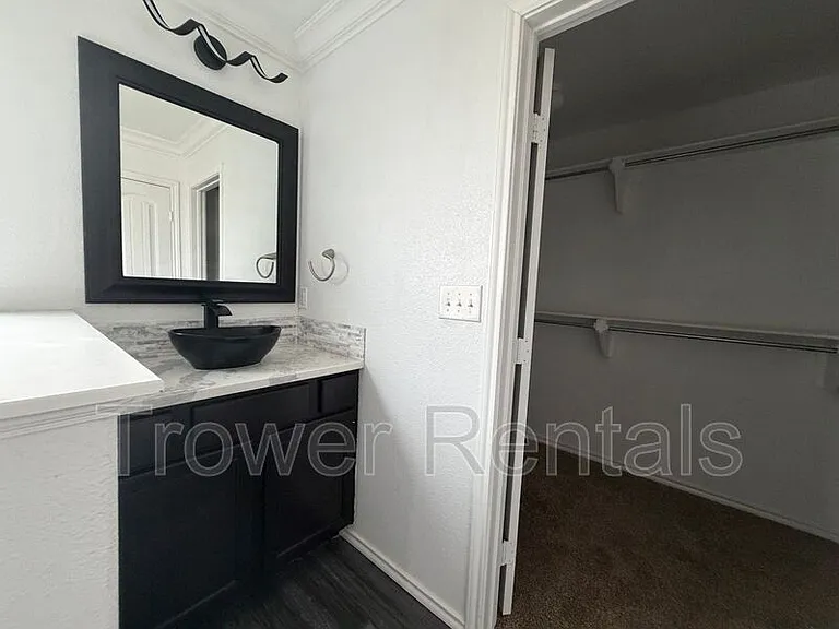 9804 Sagebrush Ave — Photo 7