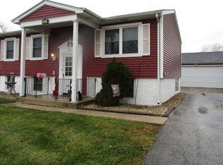 30 N Pine Ln, Glenwood, IL