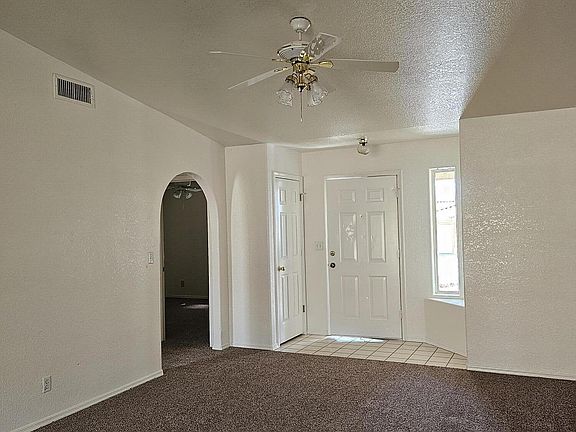 4th image of 688 Aloha Dr