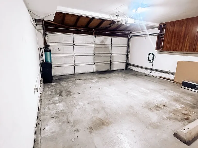 3476 Del Amo Blvd — Photo 25