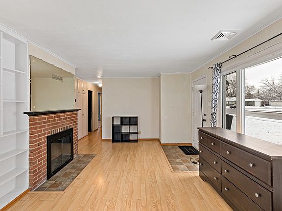 3rd image of 309 Shabbona Dr
