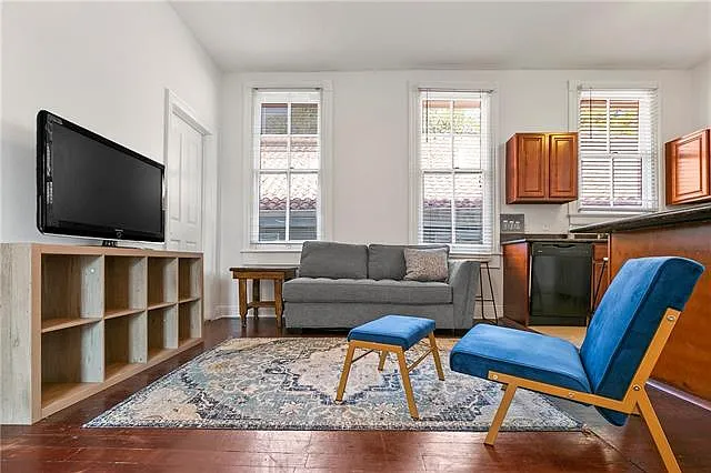 Photo 2 of 18 - 2231 S Carrollton Ave #D - New Orleans, LA Building Photo - 2231 S Carrollton Ave #D