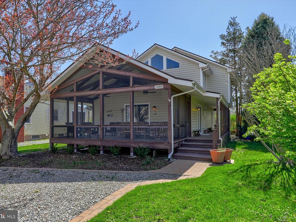 1st image of 21095 Elizabeth Ave