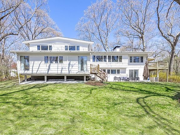 2nd image of 7 Clover Ln