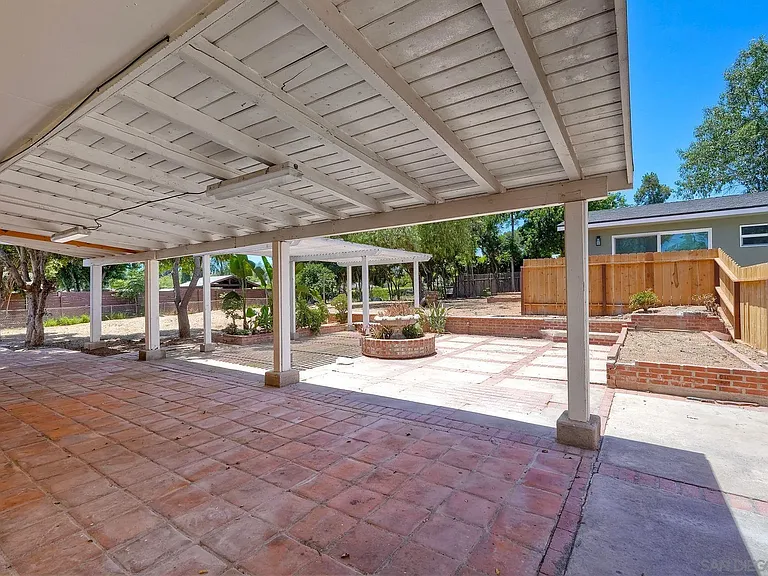 1921 Felicita Rd — Photo 22