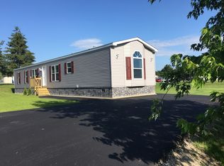 21 Buttercup Ln, Hancock, ME 04640