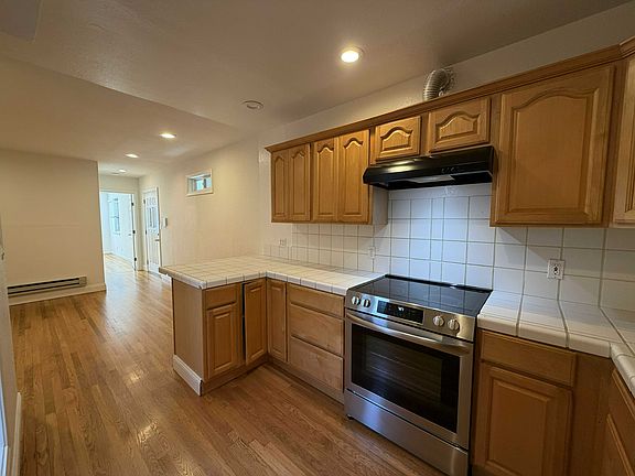4th image of 988 Potrero Ave APT C