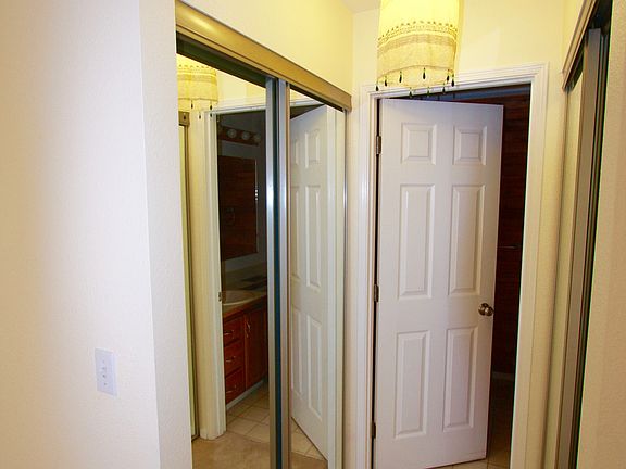 Walk Through Closet MasterBR