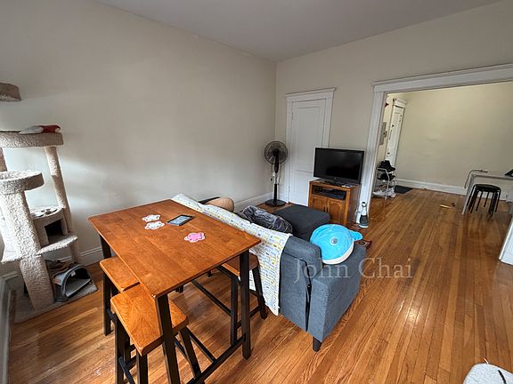 4th image of 9 Egremont Rd APT 10
