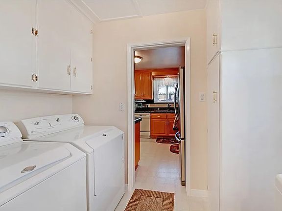 3rd image of 17110 Casimir Ave
