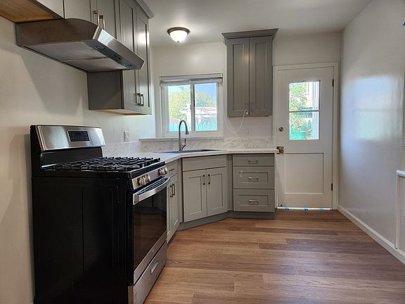 4th image of 1123 E Chestnut St APT B