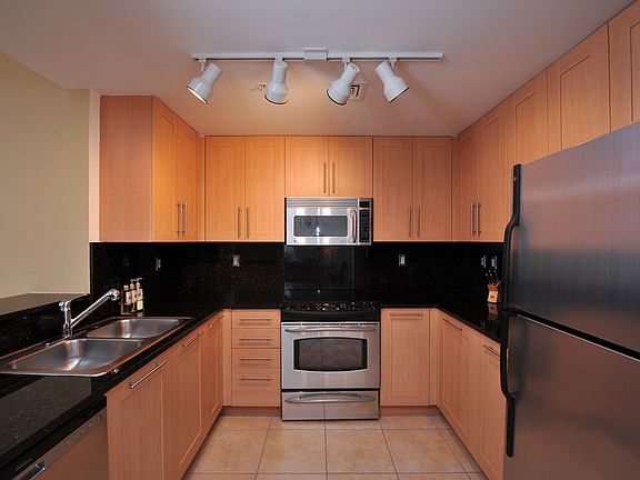 4th image of 511 SE 5th Ave APT 2007