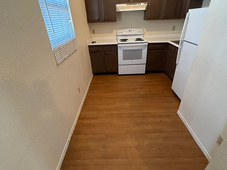 1100 La Fonda Dr — Photo 6