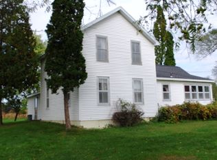 W4746 Barden Rd, Pardeeville, WI 53954