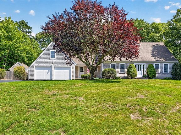 3rd image of 12 Quail Hollow Rd