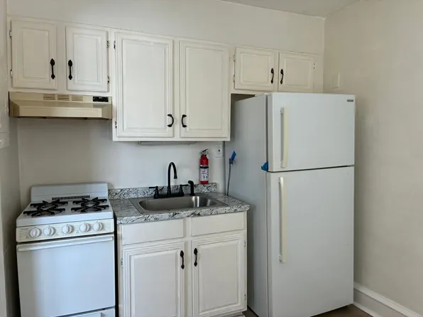 Marlyn Apts 303: 1 Bed 1 Bath, 1505 Bywood Ave, Upper Darby, PA 19082