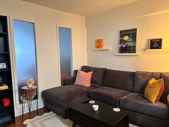 3rd image of 140 E 56th St APT 2D