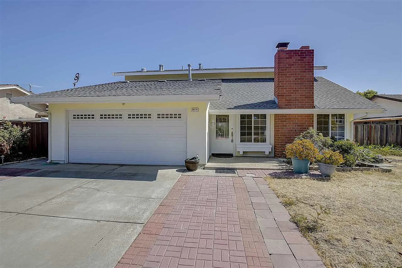 36114 Spruce St photo 1