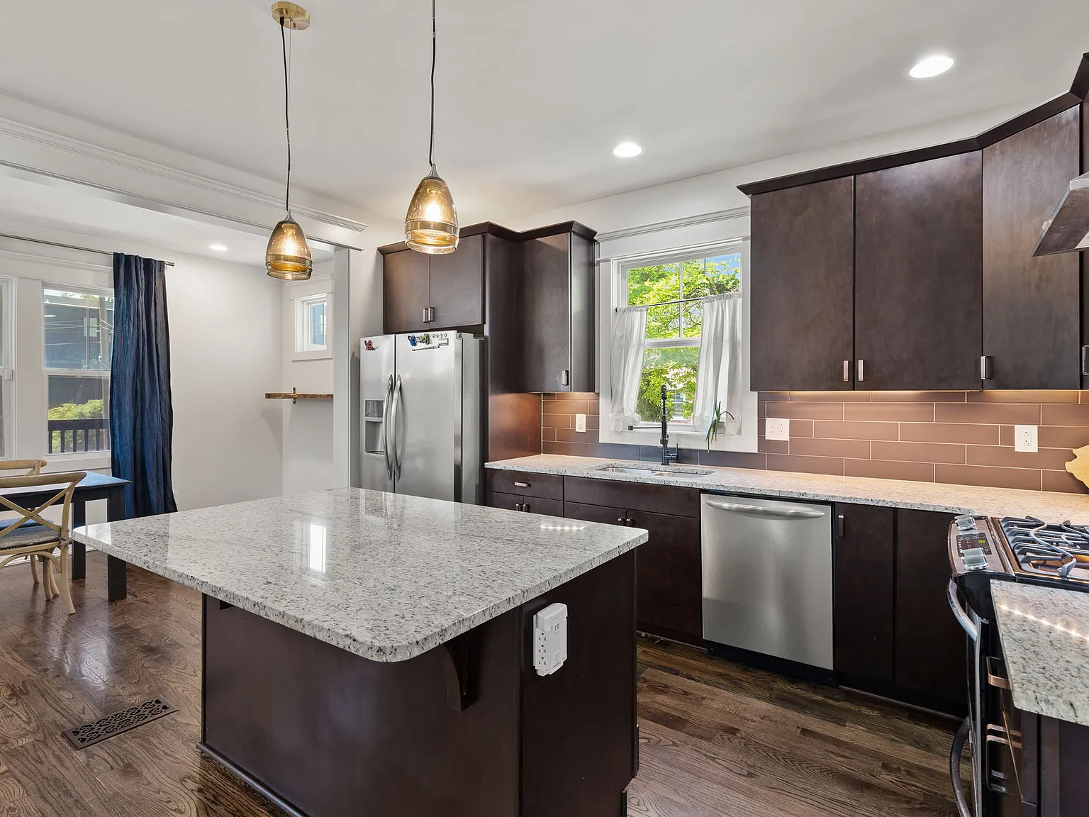 3 bed, 2.5 bath, 2202 sqft, $3,500 — Photo 3