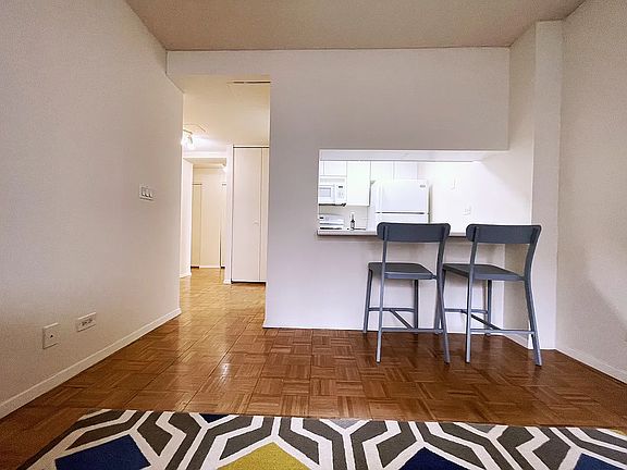 5th image of 250 E 40th St APT 11A