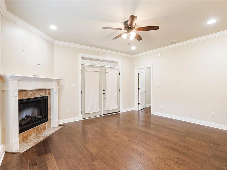 1056 Linlen Ave — Photo 8
