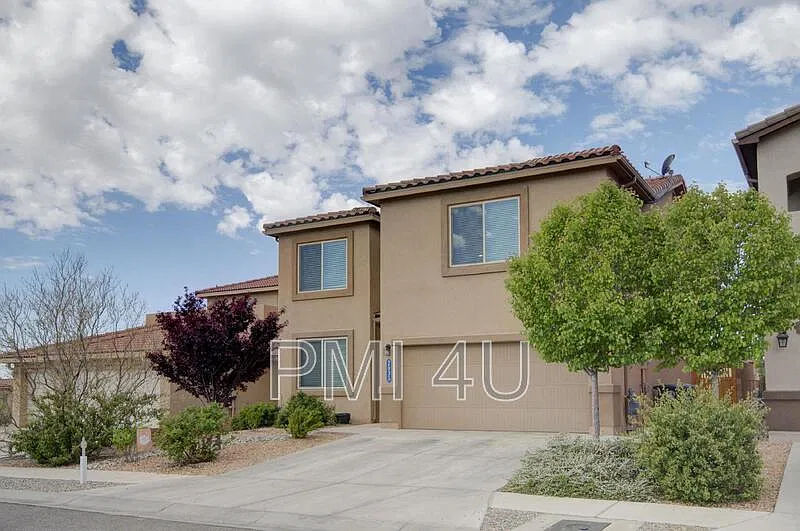 4 bed, 2.5 bath, 2500 sqft, $2,800 — Photo 3