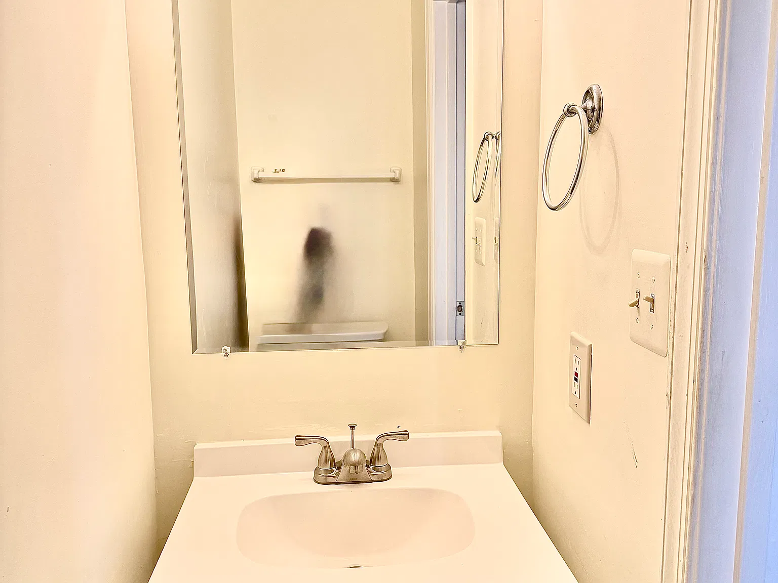 4 bed, 3.5 bath, 1408 sqft, $2,975 — Photo 4