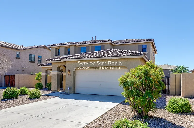4 bed, 3.0 bath, 2432 sqft, $2,949 — Photo 3