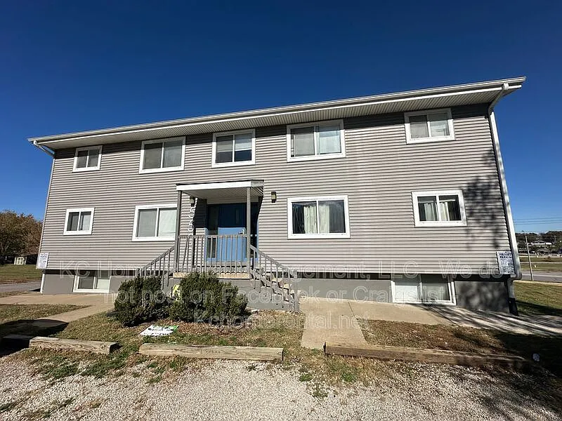 Building Photo - 5500 E 139th Ter #6