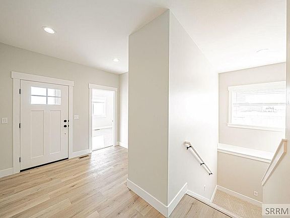 5th image of 572 Zions St