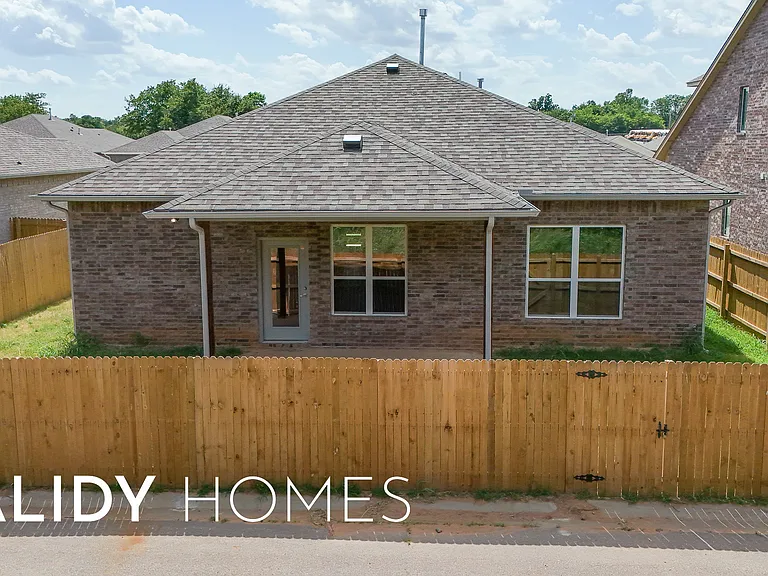 412 Remington Ave — Photo 14