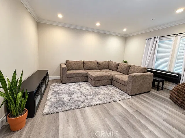 569 Lincoln Ave — Photo 3