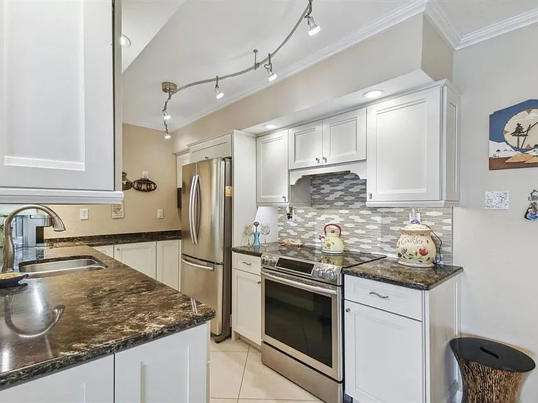 10355 Paradise Blvd #702 — Photo 14