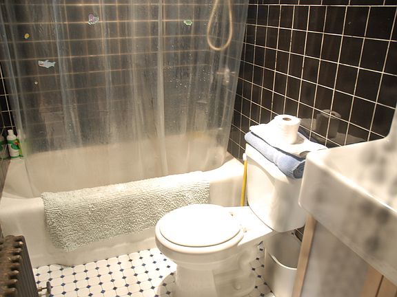 5th image of 39 Lee St APT 5A