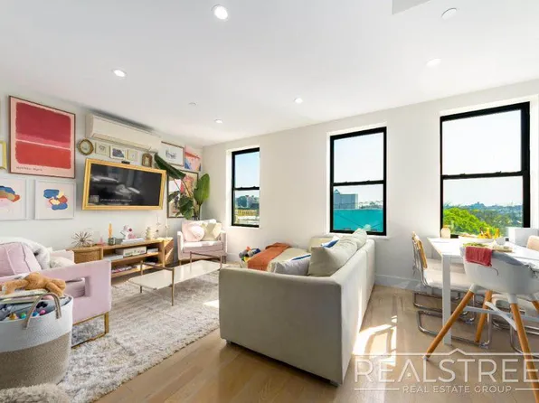 645 Knickerbocker Avenue image 2 of 9