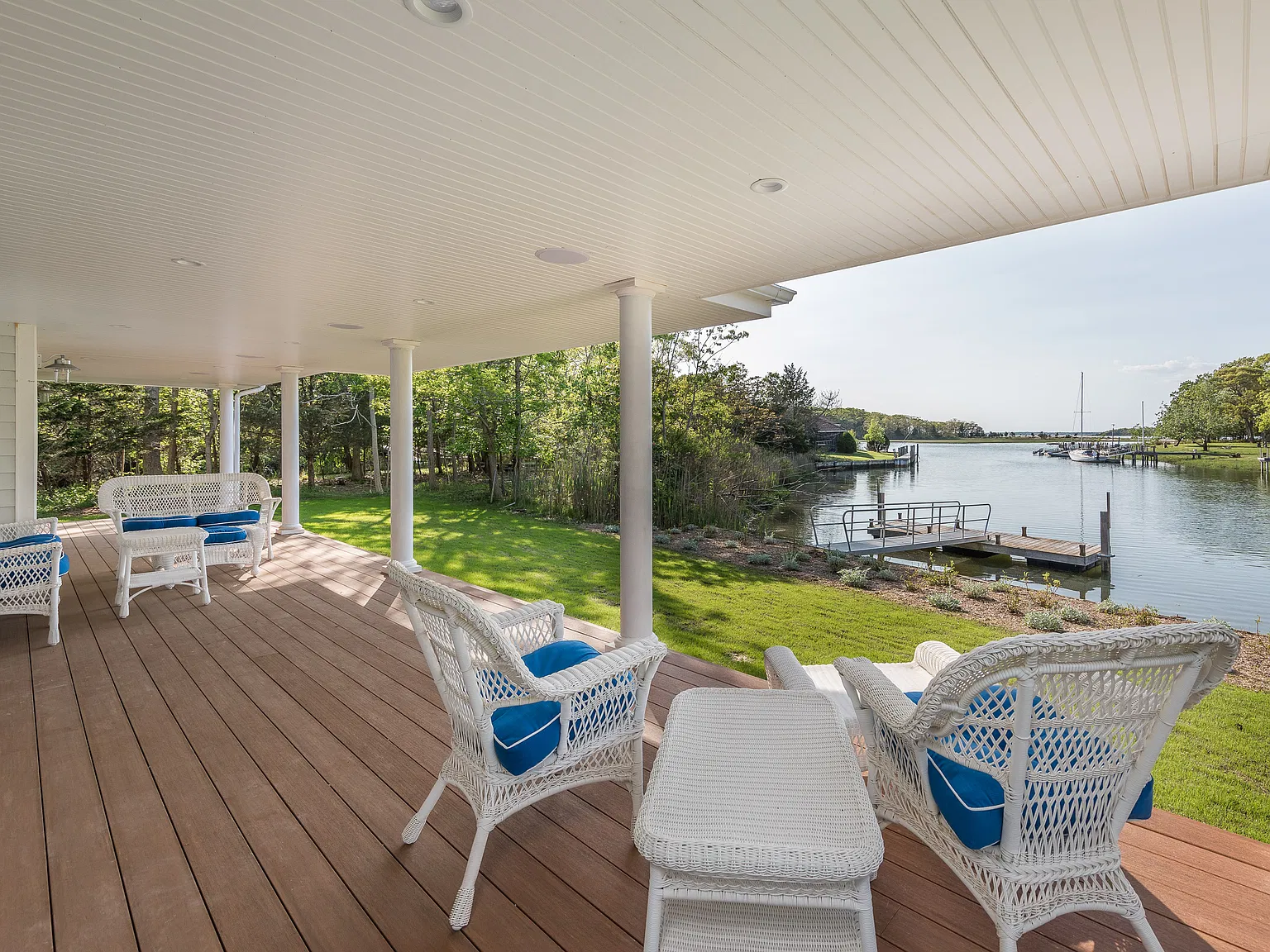 Paddleboard Paradise: Luxury House + Boat Dock Noyack Harbor — Photo 2