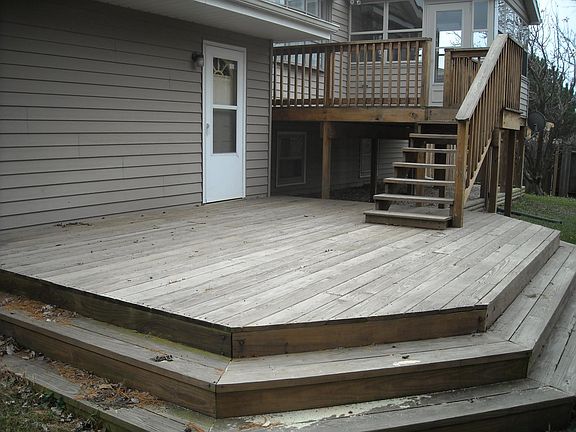 Lower level deck