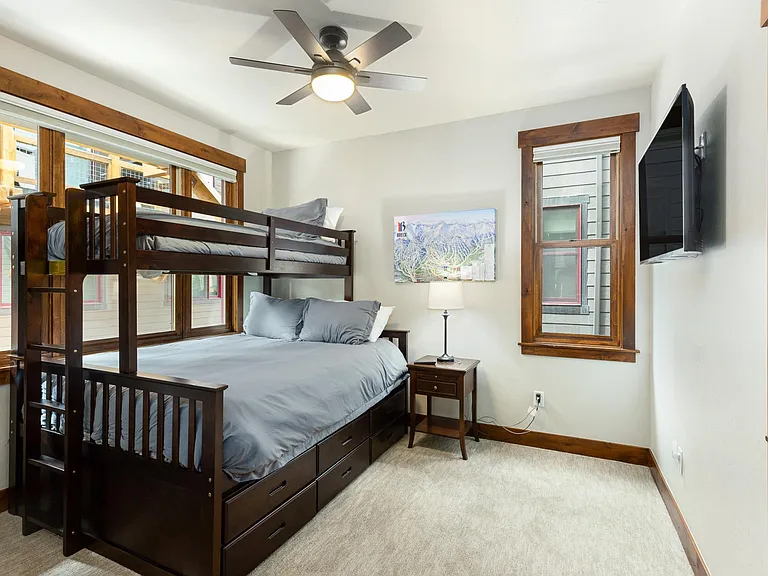 Pull Out Trundle Below Lower Queen Bed