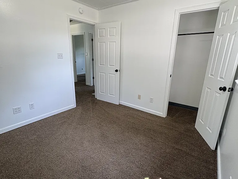 602 E Railroad St — Photo 14