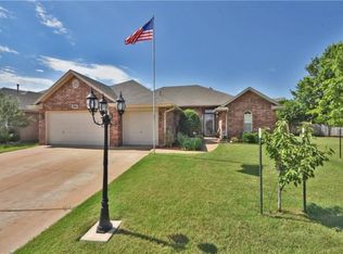 1944 Olde School Rd, Edmond, OK 73012