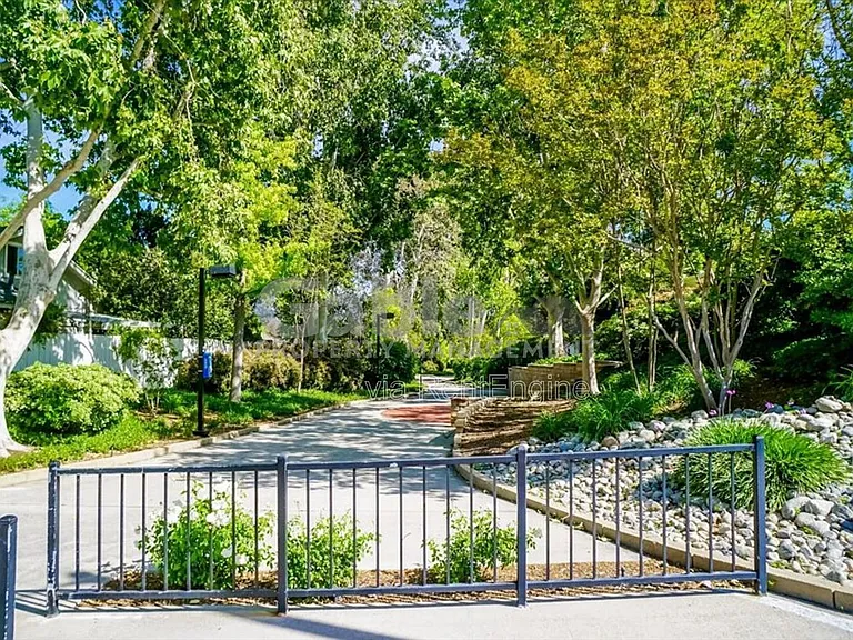 23922 Avenida Entrana — Photo 19